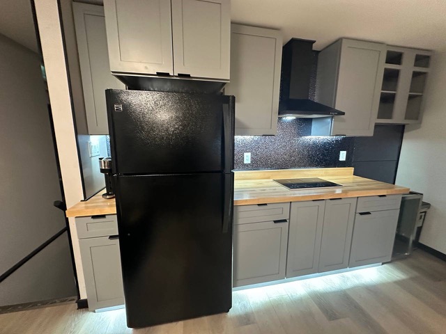 Fridge and cooktop counter