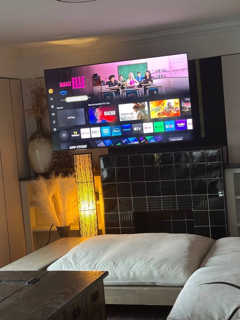TV wall and floor lamp